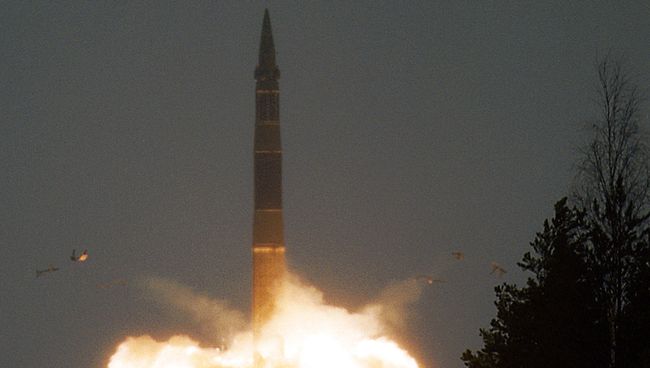 Пуск межконтинентальной баллистической ракеты Тополь. Архивное фото