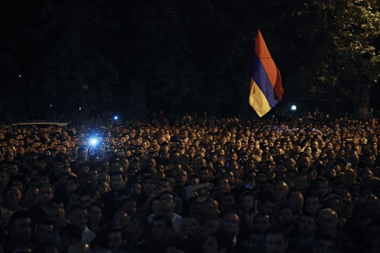 Демонстранты у парламента Армении в Ереване