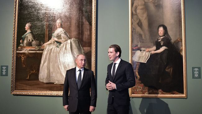 Президент РФ Владимир Путин и Федеральный канцлер Австрийской Республики Себастиан Курц, Санкт- Петербург. 3 октября 2018 Президент РФ Владимир Путин и Федеральный канцлер Австрийской Республики Себастиан Курц, Санкт- Петербург. 3 октября 2018