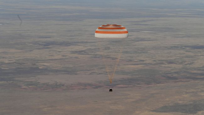 Возвращение экипажа космического корабля Союз МС-08. Архивное фото