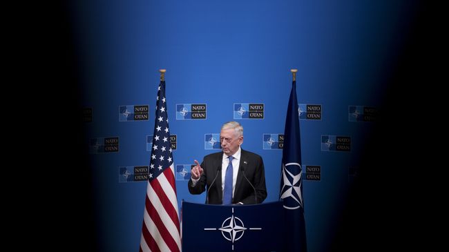Министр обороны США Джеймс Мэттис во время стречи министров обороны стран НАТО в Брюсселе. 4 октября 2018 Министр обороны США Джеймс Мэттис во время стречи министров обороны стран НАТО в Брюсселе. 4 октября 2018