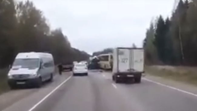Опубликовано видео с места ДТП в Твери Опубликовано видео с места ДТП в Твери