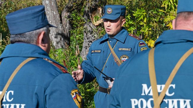 Спасатели МЧС Спасатели МЧС