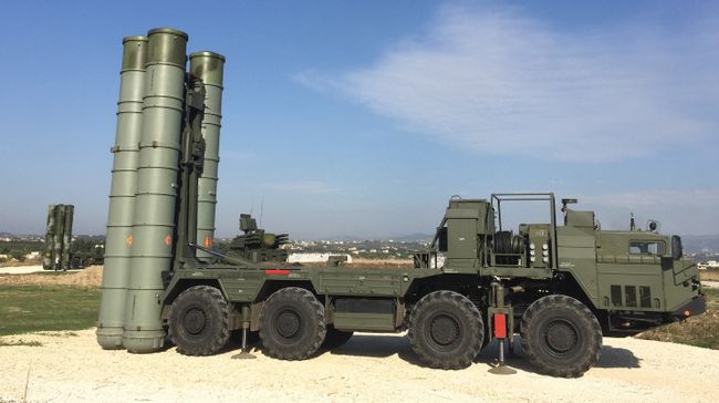 Зенитно-ракетный комплекс С-400. Архивное фото Зенитно-ракетный комплекс С-400. Архивное фото