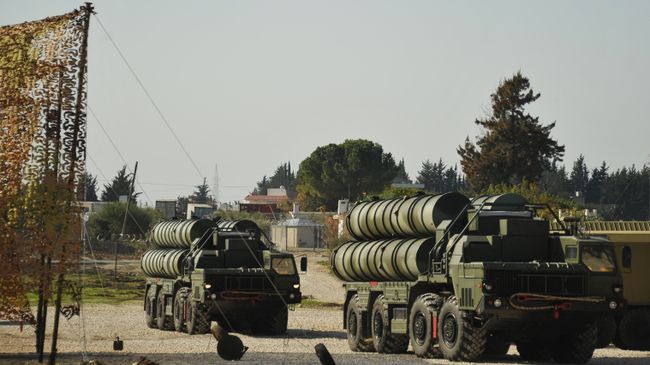 Зенитно-ракетные комплексы С-400. Архивное фото Зенитно-ракетные комплексы С-400. Архивное фото