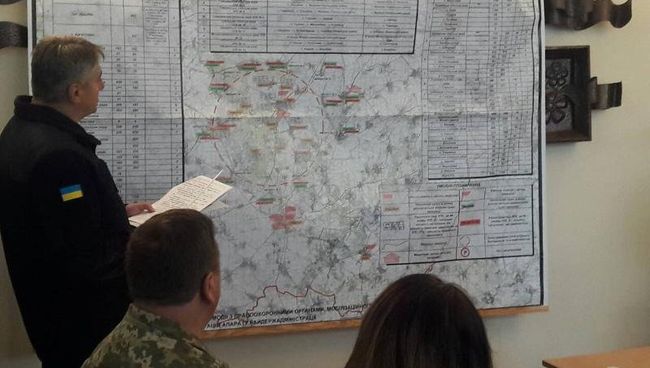 Штаб ликвидации ЧС после взрыва на военном складе под Черниговом, Украина. 9 октября 2018 Штаб ликвидации ЧС после взрыва на военном складе под Черниговом, Украина. 9 октября 2018