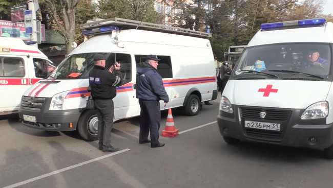 Спасатели на месте ДТП в Орле. 9 октября 2018 Спасатели на месте ДТП в Орле. 9 октября 2018