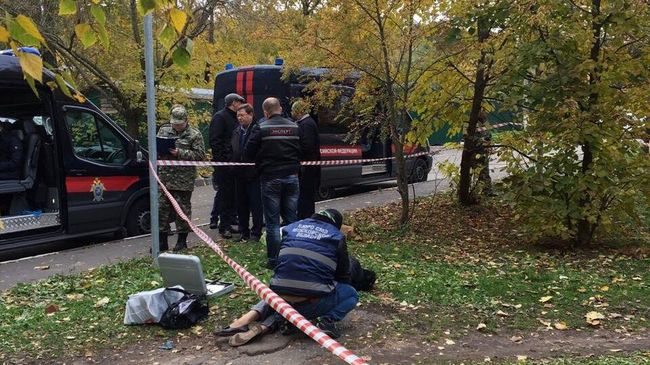 На месте убийства следователя по особо важным делам управления на транспорте МВД по ЦФО Евгении Шишкиной в подмосковном поселке Архангельское. Архивное фото