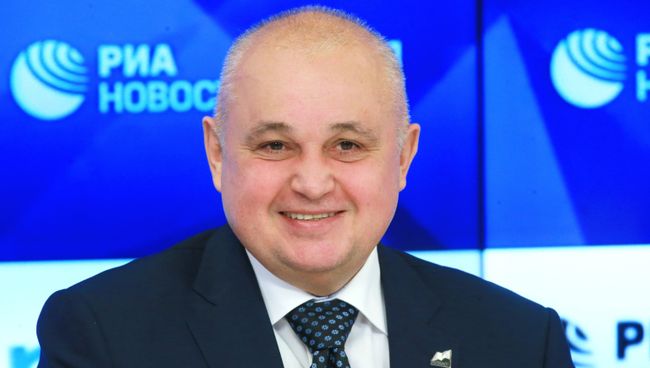 Губернатор Кемеровской области Сергей Цивилев во время пресс-конференции в Международном мультимедийном пресс-центре МИА Россия сегодня Губернатор Кемеровской области Сергей Цивилев во время пресс-конференции в Международном мультимедийном пресс-центре МИА Россия сегодня