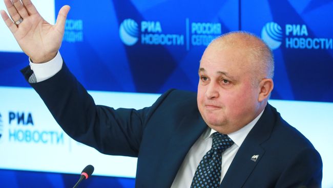 Губернатор Кемеровской области Сергей Цивилев во время пресс-конференции на тему: 300 лет Кузбассу: 1000 дней. Отсчет. 11 октября 2018 Губернатор Кемеровской области Сергей Цивилев во время пресс-конференции на тему: 300 лет Кузбассу: 1000 дней. Отсчет. 11 октября 2018