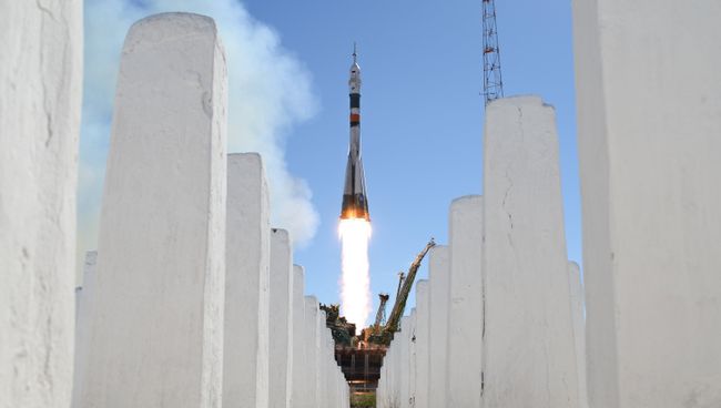 Старт ракеты-носителя Союз-ФГ с пилотируемым кораблем Союз МС-10 Старт ракеты-носителя Союз-ФГ с пилотируемым кораблем Союз МС-10