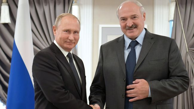 Владимир Путин и президент Республики Беларусь Александр Лукашенко во время встречи в Могилеве. 12 октября 2018 Владимир Путин и президент Республики Беларусь Александр Лукашенко во время встречи в Могилеве. 12 октября 2018