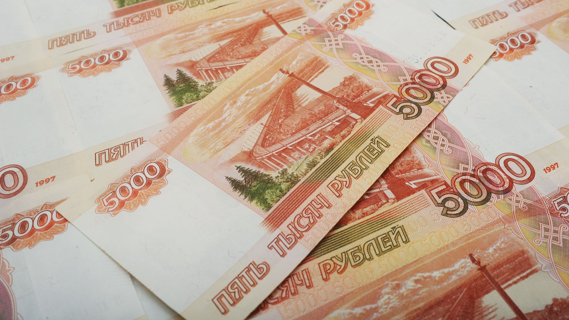 Банкноты номиналом 5000 рублей Банкноты номиналом 5000 рублей - РИА Новости, 1920, 20.04.2022