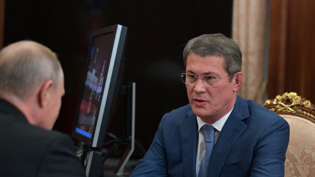 Президент РФ В. Путин и врио главы Башкирии Радий Хабиров. Архивное фото