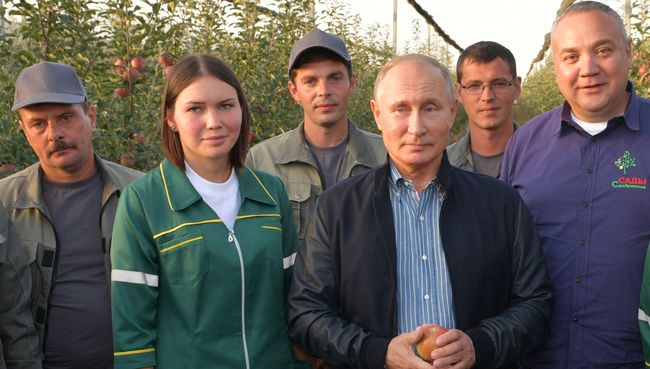Президент России Владимир Путин во время обращения к работникам агропромышленного комплекса с поздравлением с Днем работника сельского хозяйства и перерабатывающей промышленности. 9 октября 2018