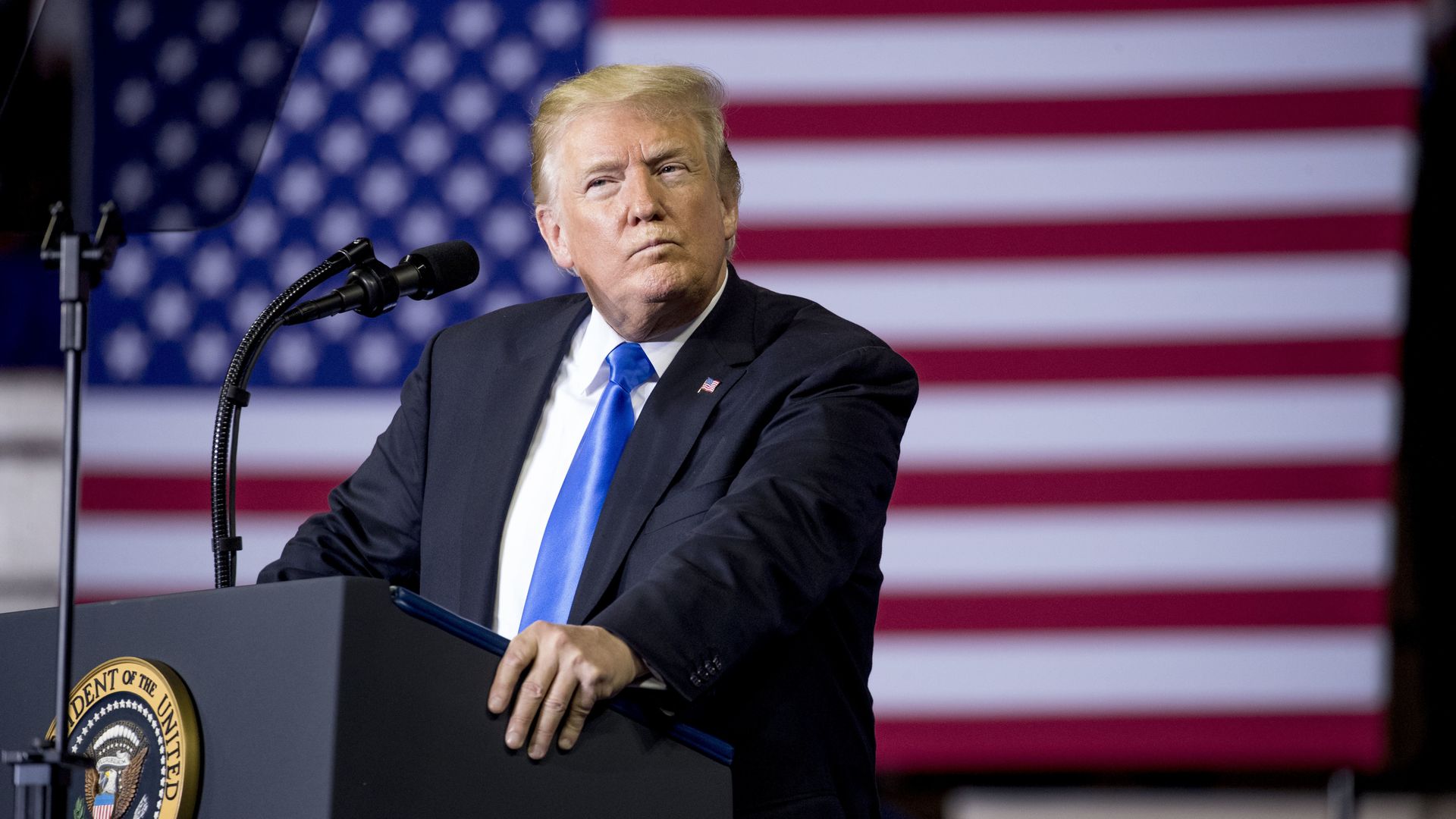 Президент США Дональд Трамп во время выступления перед избирателями на митинге в штате Кентукки. 13 октября 2018 Президент США Дональд Трамп во время выступления перед избирателями на митинге в штате Кентукки. 13 октября 2018 - РИА Новости, 1920, 09.04.2023