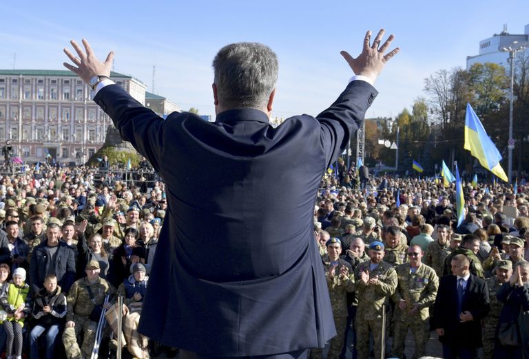 Президент Украины Петр Порошенко во время молебна по случаю ожидаемого решения о предоставлении автокефалии церкви на Украине. 14 октября 2018 Президент Украины Петр Порошенко во время молебна по случаю ожидаемого решения о предоставлении автокефалии церкви на Украине. 14 октября 2018