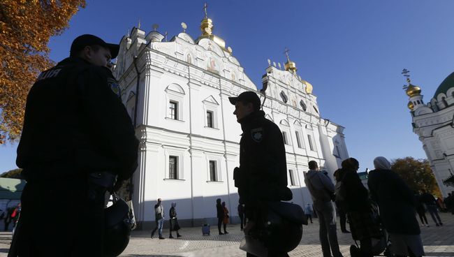 Сотрудники правоохранительных органов Украины у Киево-Печерской Лавры. 14 октября 2018 Сотрудники правоохранительных органов Украины у Киево-Печерской Лавры. 14 октября 2018