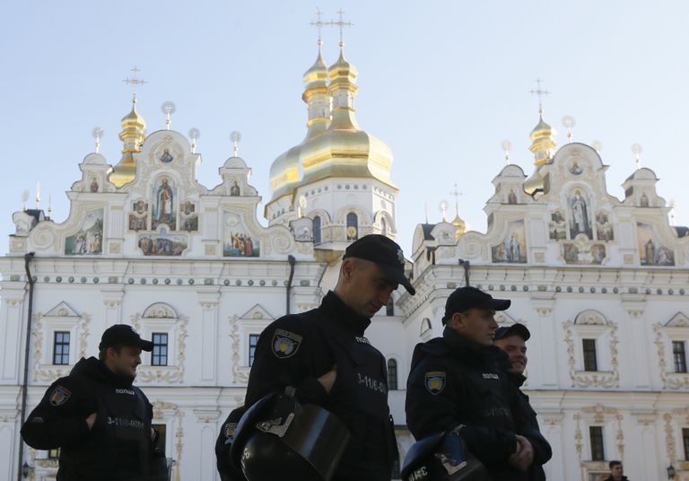 Сотрудники правоохранительных органов Украины у Киево-Печерской Лавры. 14 октября 2018