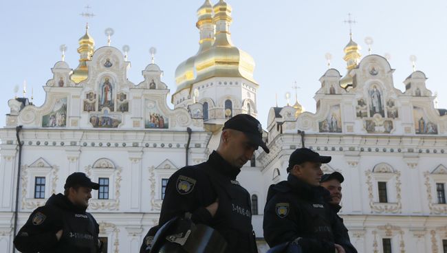 Сотрудники правоохранительных органов Украины у Киево-Печерской Лавры. 14 октября 2018 Сотрудники правоохранительных органов Украины у Киево-Печерской Лавры. 14 октября 2018
