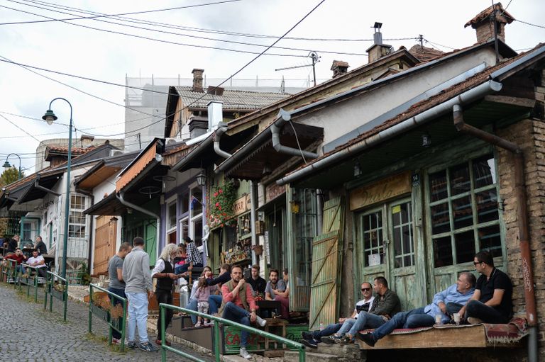 На улочке старого города в Сараево На улочке старого города в Сараево
