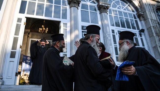 Служители Константинопольского патриархата. Архивное фото Служители Константинопольского патриархата. Архивное фото
