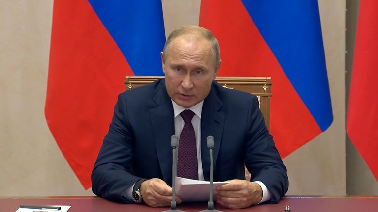 «Мотивы и версии этой трагедии тщательно изучаются». Путин – о взрыве в Керчи