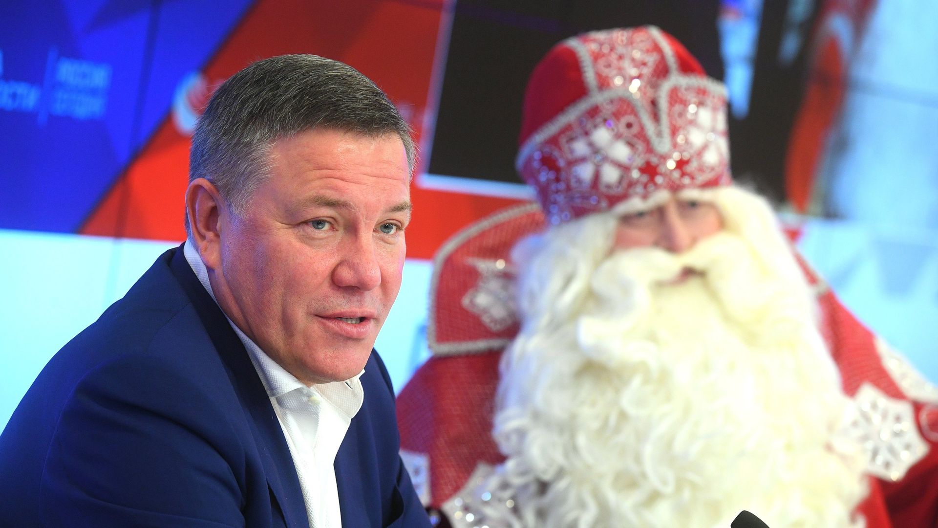 Губернатор Вологодской области Олег Кувшинников во время пресс-конференции, приуроченной к 20-летию проекта Великий Устюг - родина Деда Мороза. 18 октября 2018 Губернатор Вологодской области Олег Кувшинников во время пресс-конференции, приуроченной к 20-летию проекта Великий Устюг - родина Деда Мороза. 18 октября 2018 - РИА Новости, 1920, 04.06.2021