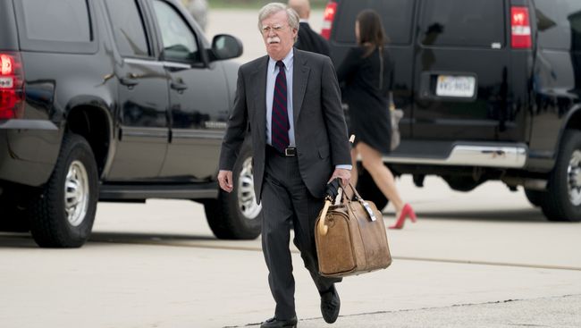 Советник по национальной безопасности США Джон Болтон на авиабазе Andrews Советник по национальной безопасности США Джон Болтон на авиабазе Andrews