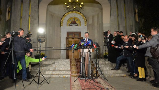 Председатель Синодального отдела по взаимоотношениям Церкви с обществом и СМИ Московского патриархата Владимир Легойда выступает с заявлением перед журналистами по результатам прошедшего в Минске выездного заседания Священного синода Русской православной церкви