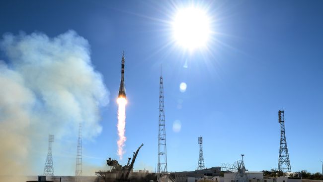 Старт ракеты-носителя Союз-ФГ с пилотируемым кораблем Союз МС-10 Старт ракеты-носителя Союз-ФГ с пилотируемым кораблем Союз МС-10