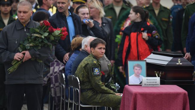 Церемония прощания с погибшими в результате трагедии в Керчи. 19 октября 2018 Церемония прощания с погибшими в результате трагедии в Керчи. 19 октября 2018