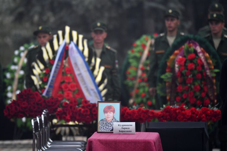 Церемония прощания с погибшими в результате трагедии в Керчи Церемония прощания с погибшими в результате трагедии в Керчи