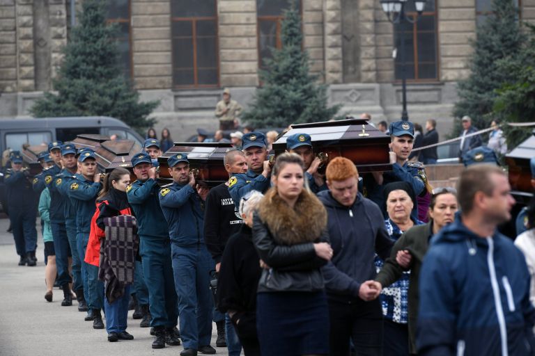 Церемония прощания с погибшими в результате трагедии в Керчи Церемония прощания с погибшими в результате трагедии в Керчи