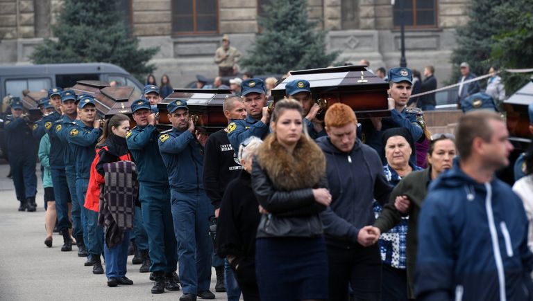 Церемония прощания с погибшими в результате трагедии в Керчи Церемония прощания с погибшими в результате трагедии в Керчи