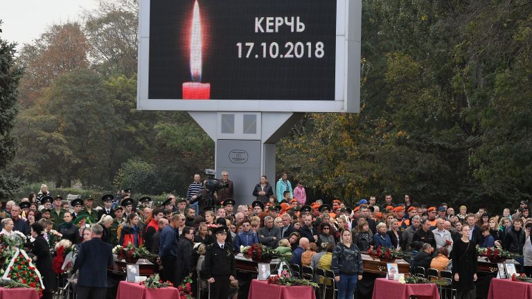 Церемония прощания с погибшими в результате трагедии в Керчи Церемония прощания с погибшими в результате трагедии в Керчи