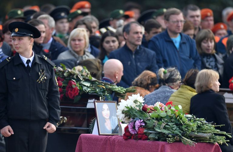 Церемония прощания с погибшими при нападении на Керченский политехнический колледж Церемония прощания с погибшими при нападении на Керченский политехнический колледж