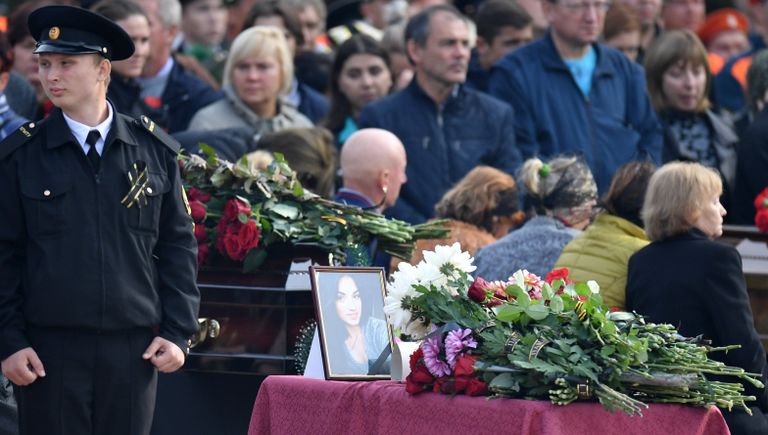 Церемония прощания с погибшими при нападении на Керченский политехнический колледж Церемония прощания с погибшими при нападении на Керченский политехнический колледж