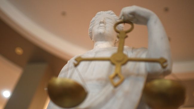 Статуя Фемиды в суде Статуя Фемиды в суде