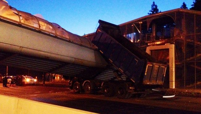 Грузовик в ДТП с пешеходным переходом в городском округе Орехово-Зуево на 85 км Горьковского шоссе. 20 октября 2018