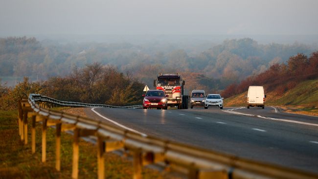 Автомобили на трассе Майкоп-Краснодар Автомобили на трассе Майкоп-Краснодар