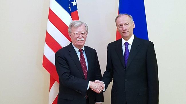 Секретарь Совета безопасности РФ Николай Патрушев и советник президента США по вопросам национальной безопасности Джон Болтон во время встречи в Москве