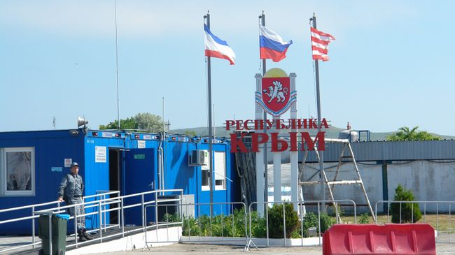 Стела Республики Крым на Керченской паромной переправе. Архивное фото Стела Республики Крым на Керченской паромной переправе. Архивное фото