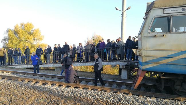 Заблокированная электричка в Киеве Заблокированная электричка в Киеве