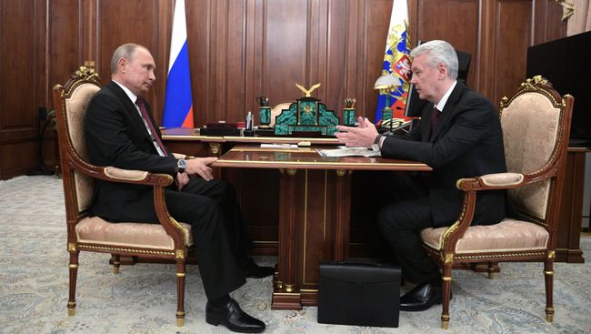 Президент РФ Владимир Путин и мэр Москвы Сергей Собянин во время встречи. 22 октября 2018 Президент РФ Владимир Путин и мэр Москвы Сергей Собянин во время встречи. 22 октября 2018
