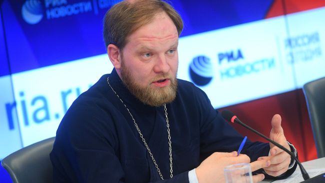 Руководитель пресс-службы Патриарха Московского и всея Руси, священник Александр Волков во время пресс-конференции в международном мультимедийном пресс-центре МИА Россия сегодня в Москве Руководитель пресс-службы Патриарха Московского и всея Руси, священник Александр Волков во время пресс-конференции в международном мультимедийном пресс-центре МИА Россия сегодня в Москве
