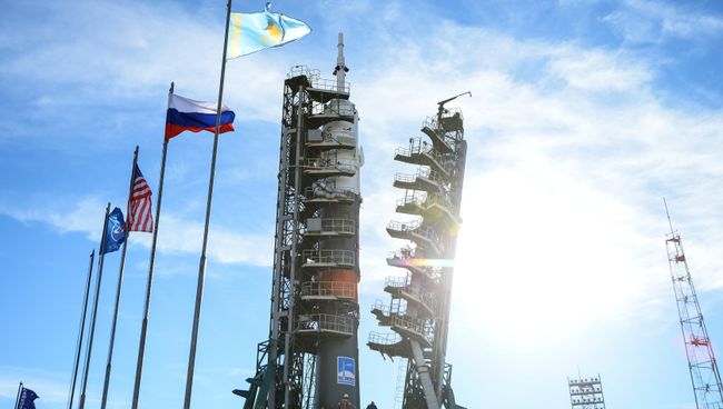 Установка ракеты-носителя Союз-ФГ. Архивное фото Установка ракеты-носителя Союз-ФГ. Архивное фото