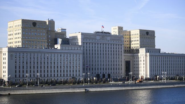 Здание министерства обороны РФ на Фрунзенской набережной в Москве. Архивное фото Здание министерства обороны РФ на Фрунзенской набережной в Москве. Архивное фото