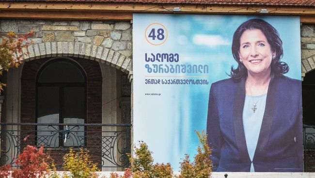 Предвыборный агитационный плакат кандидата в президенты Грузии Саломе Зурабишвили Предвыборный агитационный плакат кандидата в президенты Грузии Саломе Зурабишвили