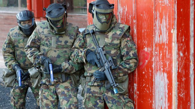 Военнослужащие швейцарской армии во время учений